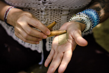 Paulo, SP, Brazil - November 23 2021: Hands of caucasian women holding kuripe and snuff details. - obrazy, fototapety, plakaty