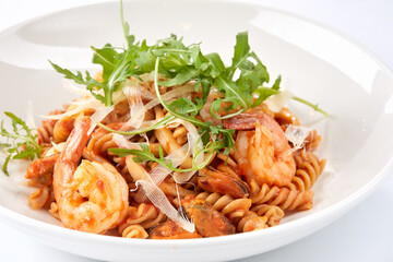 pasta with shrimps and arugula