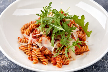 pasta with shrimps and arugula