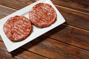 There is quite tasty meat in the white plate.