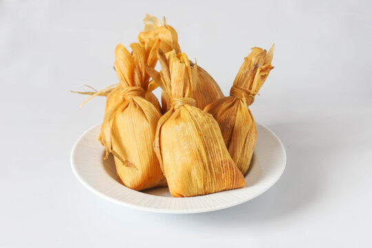 A GROUP OF 5 CHUCHITOS PLACED ON A WHITE PLACE IN A WHITE BACKGROUND