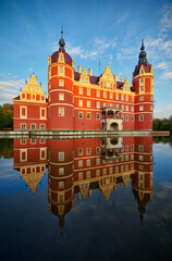 Bad Muskau, Saksonia, Niemcy pałac na wodzie, fosa, odbicie, fasada - obrazy, fototapety, plakaty