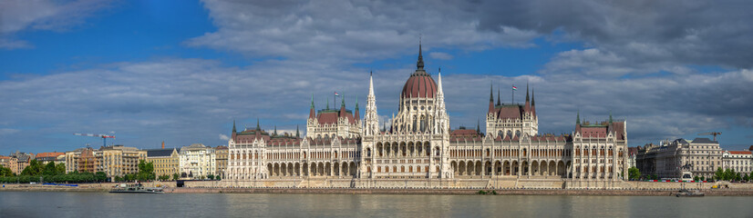 Fototapeta na wymiar Danube river and Parliament building in Budapest, Hungary