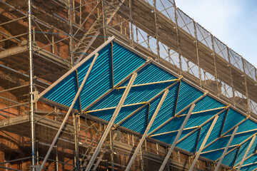 ビル建築足場と落下防止柵Scaffolding fall protection sheet