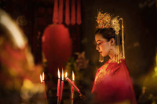 portrait of asian woman in traditional Chinese dress in Chinese shrine