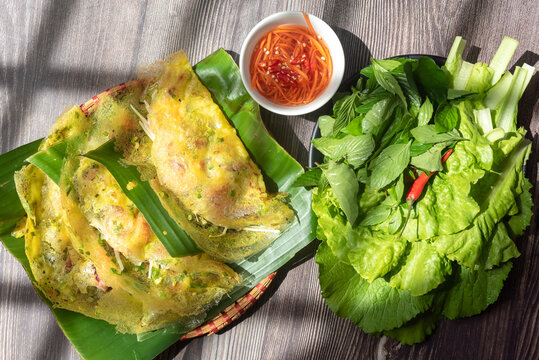 Banh Xeo is a traditional Vietnamese cake.  Cake ingredients include flour, shrimp, pork, twisted tubers, squid... and vegetables to accompany the cake.  Cake is dipped with fish sauce