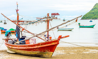 Fototapeta na wymiar Fishing boat on the beach. Fishermen is a career that has been popular in the seaside city of Thailand.