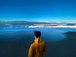 Male person looking over the ocean
