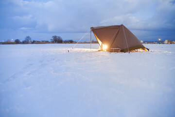 雪原にはられたテント