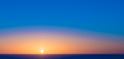 Obraz na płótnie Canvas Perfect sunset with calm sea and clear skies