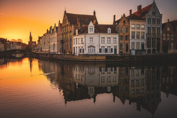 Fototapeta na wymiar the CANALS of Bruges