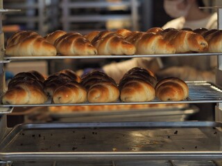 散歩中に見つけたパン屋さん、
焼き立てパン