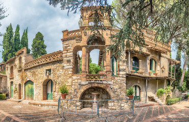 Obraz premium Historic pavilion inside the public garden of Taormina, Sicily, Italy