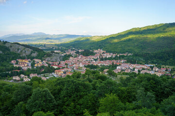 Fototapeta na wymiar Landscape in Abruzzo: view of Alfedena