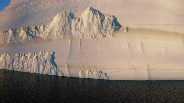 Grandes icebergs desde punto de vista aéreo