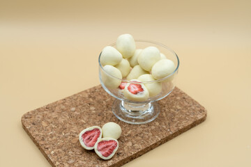 【バレンタイン】いちごトリュフホワイトチョコ【ホワイトデー】