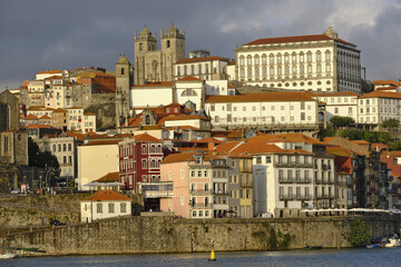 Fototapeta na wymiar View over the Episcopal Palace and the cathedral of Porto, Portugal