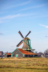 Fototapeta na wymiar Traditional dutch windmill