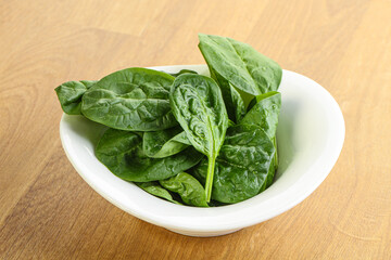 Fresh green spinach leaves in the bowl