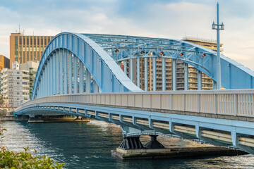 東京都江東区　隅田川と永代橋　　夕焼け雲