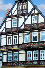 Fototapeta na wymiar Reich verziertes Fachwerkhaus in Goslar