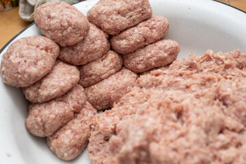 Preparing meatballs with raw mincemeat
