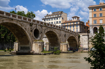 Ponte Sisto, bridge crossing the Tiber river, linking Via dei Pettinari to Piazza Trilussa in Rome, Italy.
