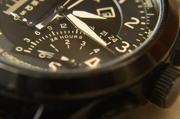 Close up reloj cronógrafo, detalle manecillas, cronómetro, detalle de hora, minutos y segundo,...