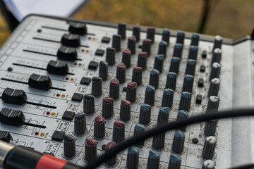 audio mixing console