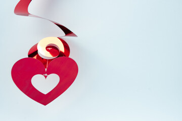 Valentines day, czerwone serce na białym tle.