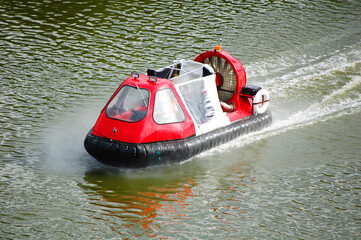 Hovercraft on river. Warta river, Poznan, Poland. - obrazy, fototapety, plakaty