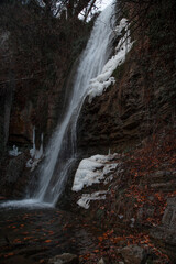 Fototapeta na wymiar Beautiful small waterfall in cliff.