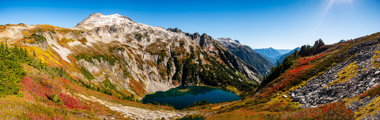 A panoramic view of fall foliage along the hiking trails on the Sahale Arm and Cascade Pass in the North Cascades in Washington