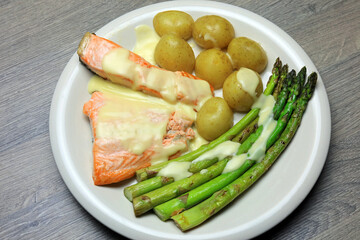 asparagus with salmon fillets and new potatoes 