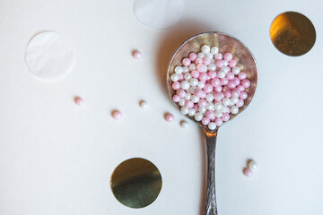 Ein Löffel voll Zuckerperlen