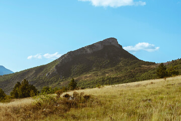 Paysage de montagnes dans la Drôme dans le sud de la France
