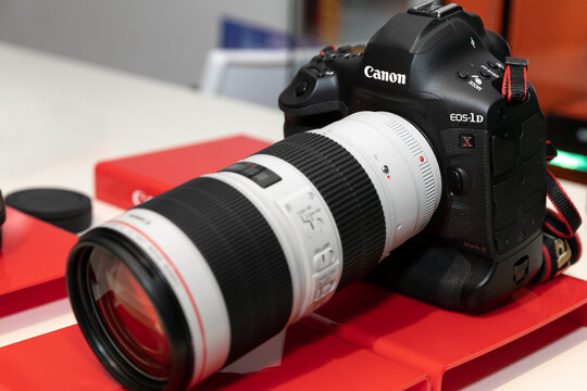 New Canon EOS-1D X Mark III displayed with 70-200 f/2.8L IS III USM Iens.