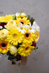 Bouquet of yellow flowers that the bride had at the wedding