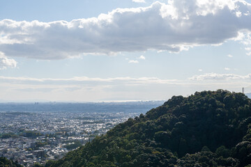 山から見下ろす街の風景写真