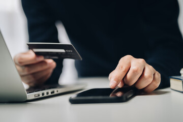 Fototapeta premium Businesswoman using a smartphone to payment shopping online via credit card. online shopping, e-commerce, internet banking, spending money.