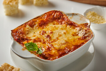 lasagna con queso gratinado