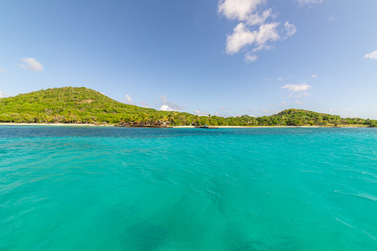 Saint Vincent And The Grenadines, Petit Saint Vincent