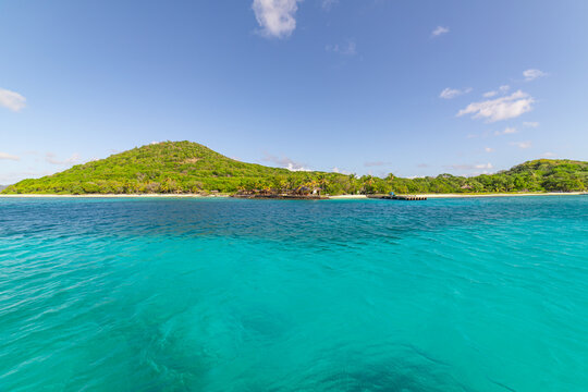 Saint Vincent And The Grenadines, Petit Saint Vincent