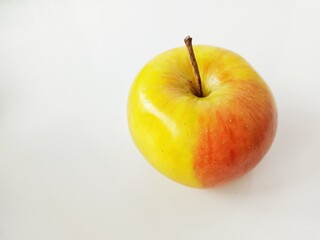 red and yellow apple
