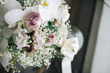 白い花束のアップ