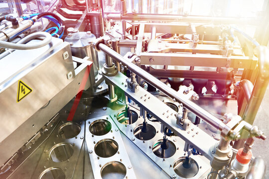 Rotary filling and packaging machine industrial