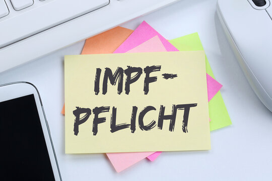 Impfpflicht Impf Pflicht Zwang Impfzwang impfen Impfung gegen Coronavirus Corona Virus COVID-19 Covid 19 Schreibtisch Computer