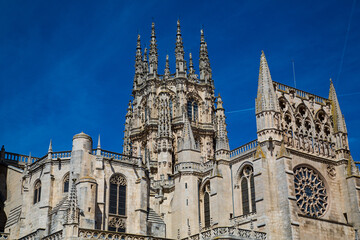 Fototapeta na wymiar Fachada de iglesia, Catedral de Burgos, España