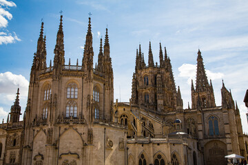 Fototapeta na wymiar Fachada de iglesia Catedral de Burgos, España