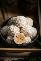 perles boules coco gâteau asiatique fait maison au soja riz gluant et noix de coco